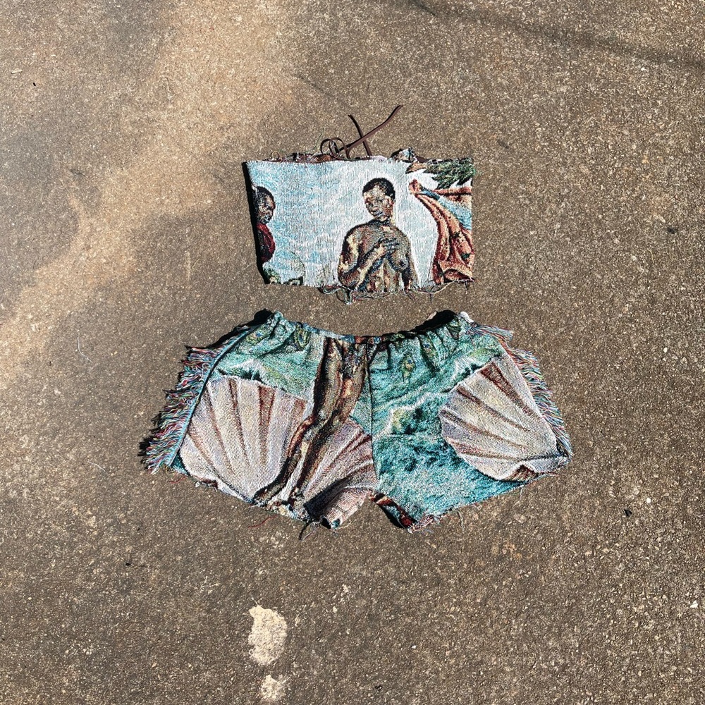 Black Venus tapestry short set large